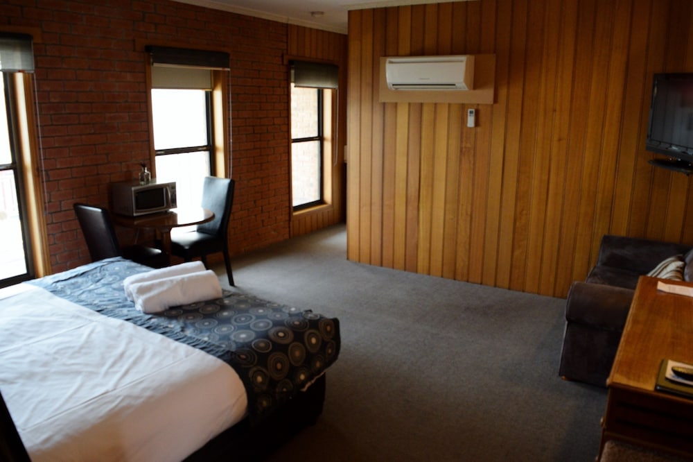 Bakery Hill Motel 6/35
