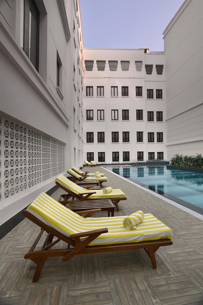 The Lalit Great Eastern Kolkata 36/65