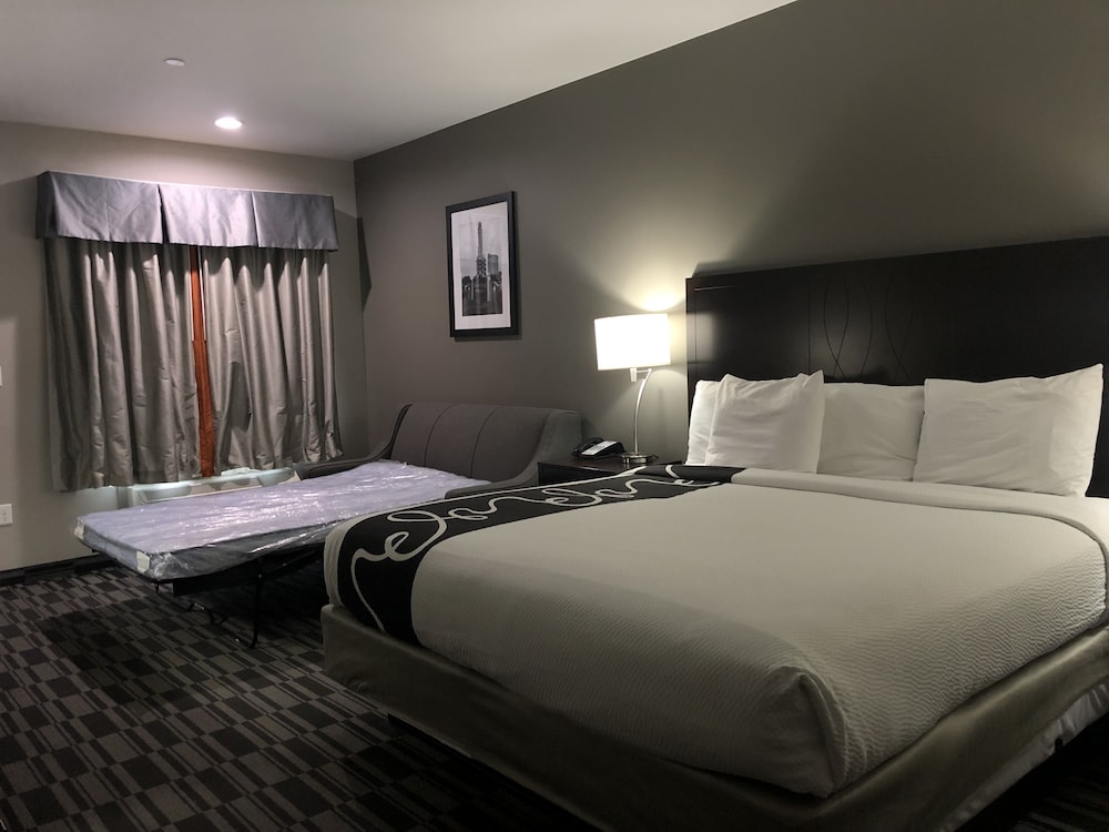DELUXE, KING BED, SOFA
