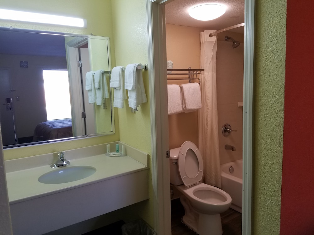 Quality Inn Duncan Spartanburg West 16/39