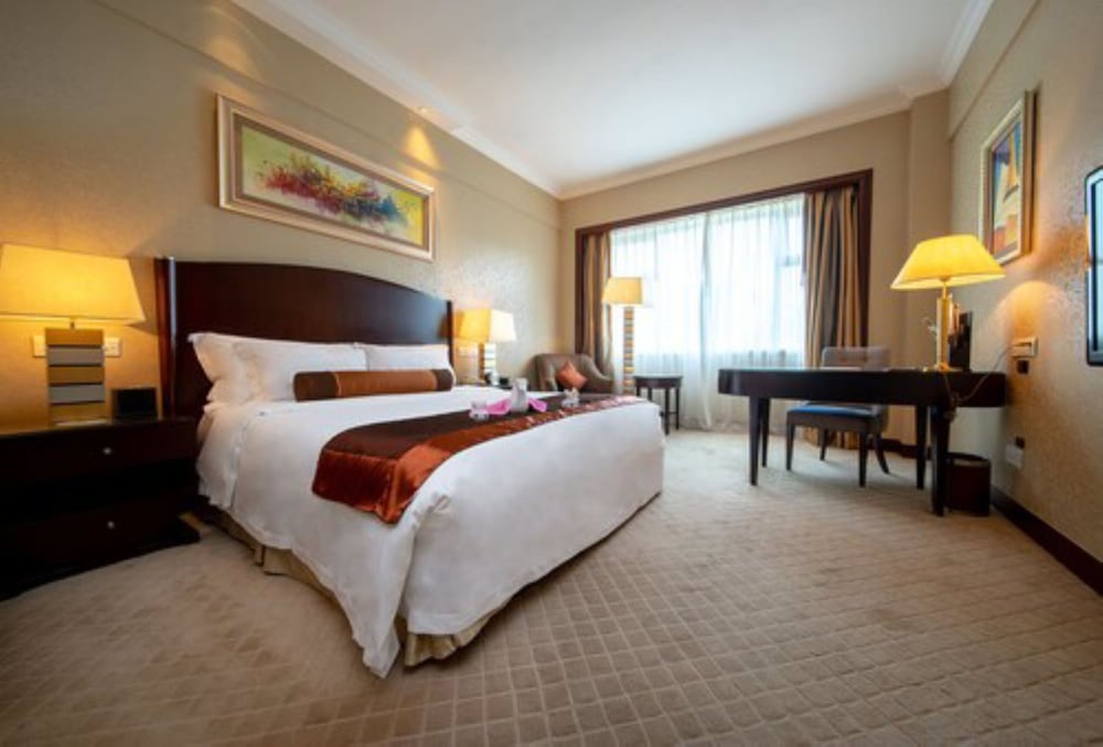 DELUXE KING SIZE BED ROOM H
