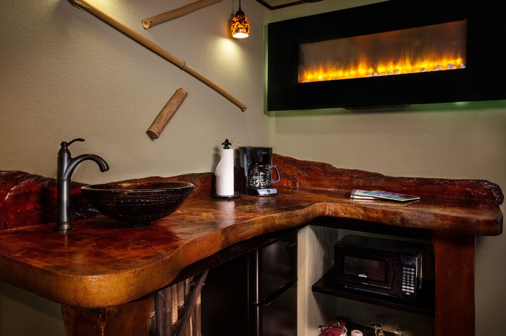 KILAUEA HOSPITALITY GROUP 47/69