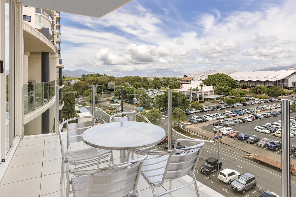 PARK REGIS CITY QUAYS 7/53