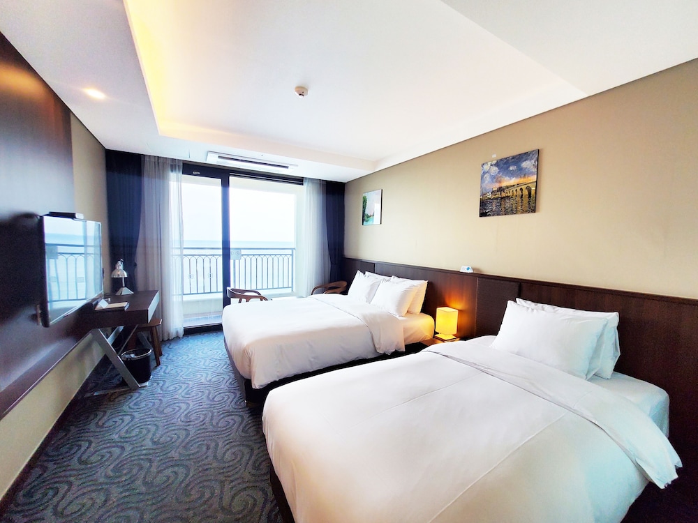 OCEAN, DELUXE, FAMILY, TWIN BEDS, PANORAMIC VIEW