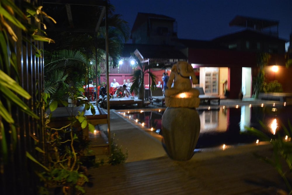 Mom's Guesthouse 52/54