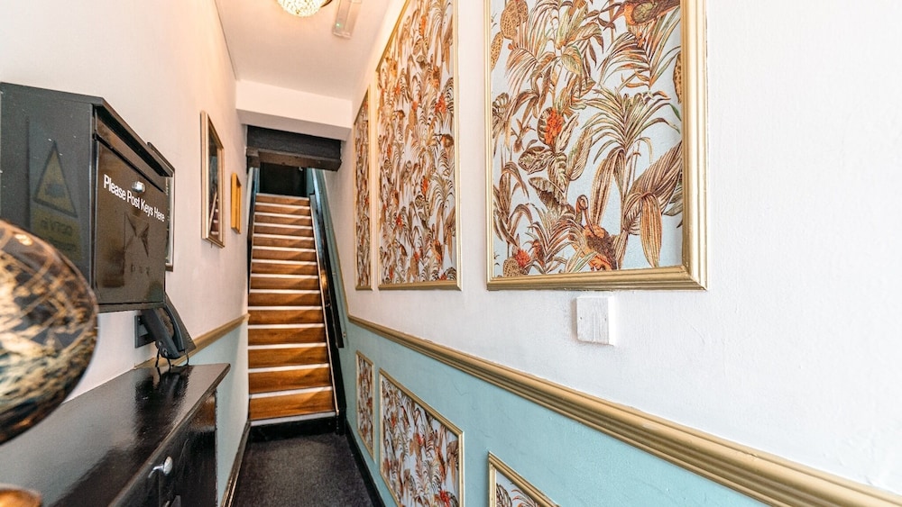 Peaky Blinders Accommodation & Bar 4/50