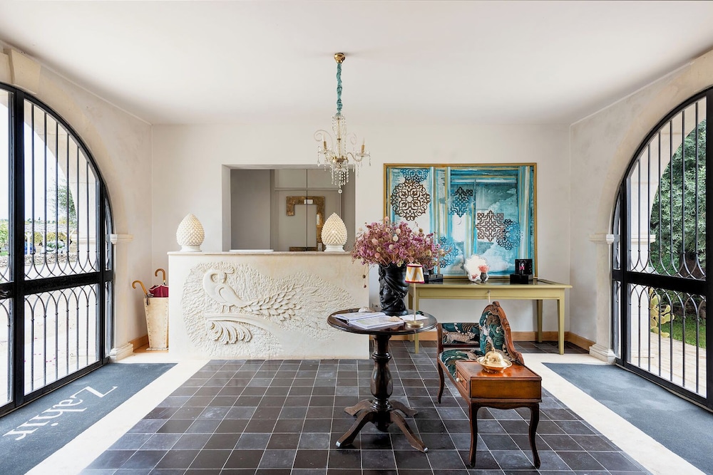ZAHIR COUNTRY HOUSE 7/50
