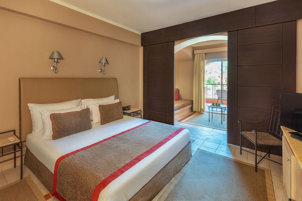 DELUXE, FAMILY, DOUBLE BED, POOL VIEW