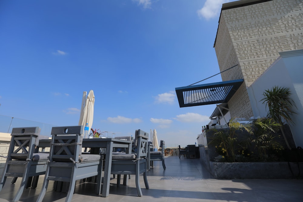Pyramids Oasis Hotel 43/48