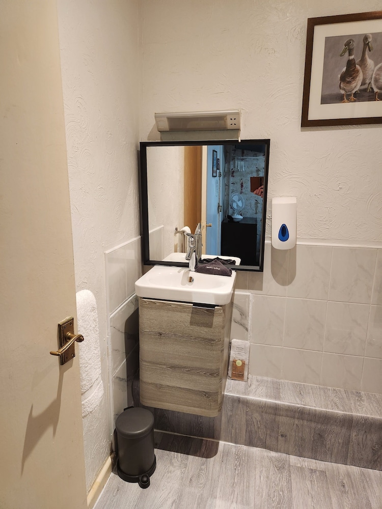 Newholme Hotel 35/43