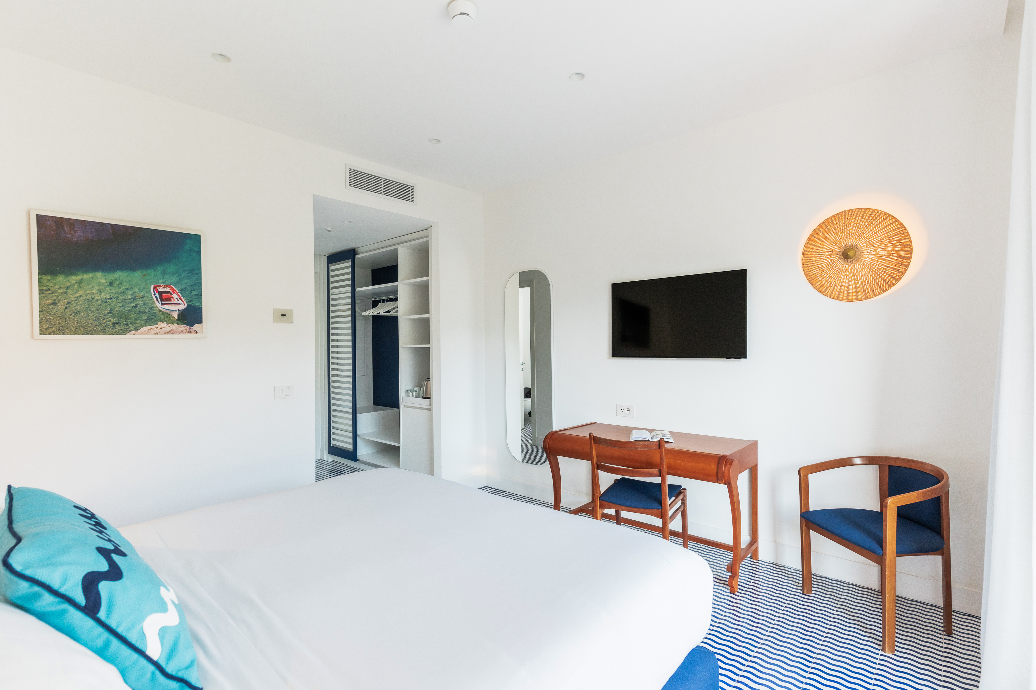 Standard, Double or Twin Bed, Street View, Balcony، Grand Hotel Flora Sorrento 5/9