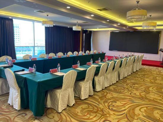 Chun Xue Four Seasons Hotel 50/57