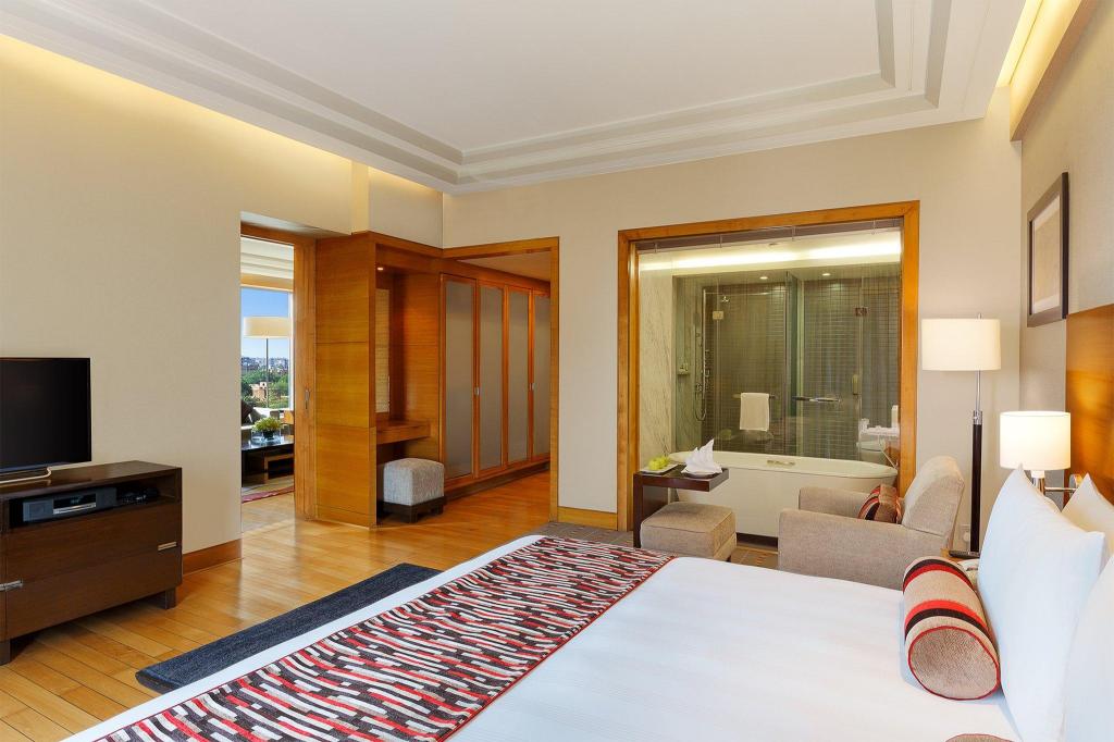 1 Bedroom, Suite, King Bed, City View, Lounge Access