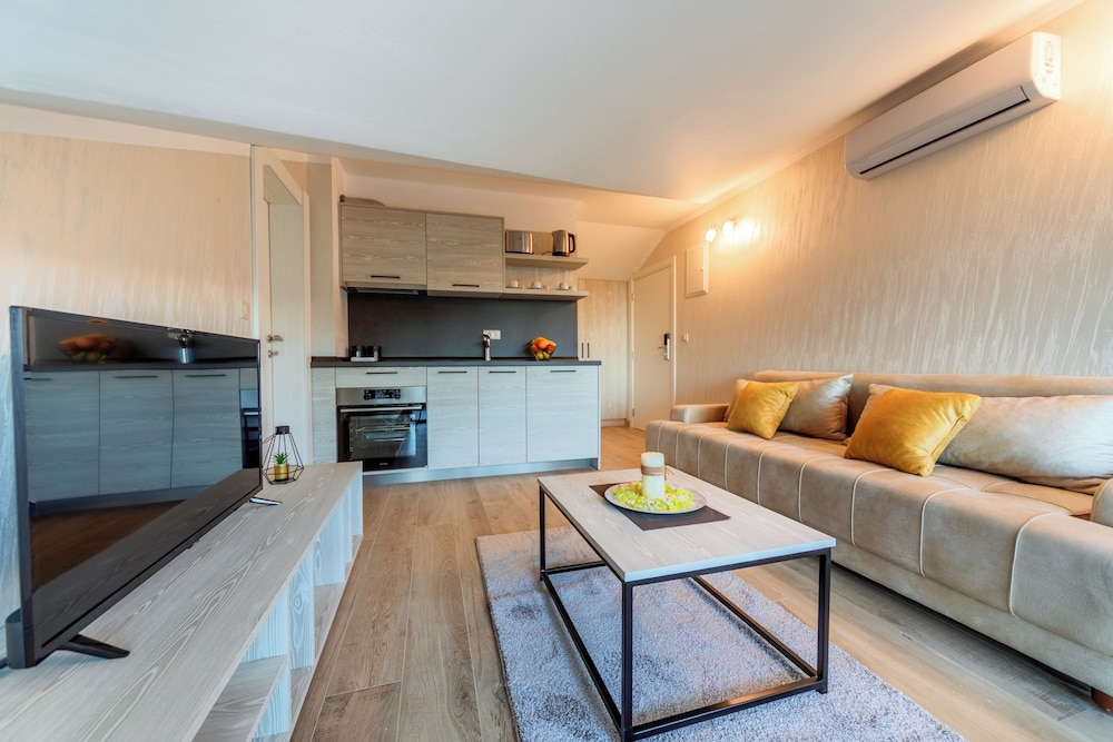 Luxury apartments Queen 27/47