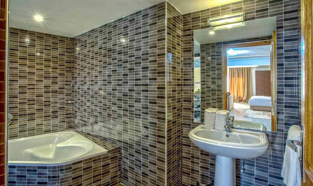 Yaad City Hotel 24/28