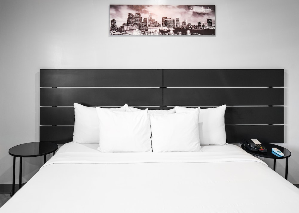 Hollywood Inn Express LAX 16/35