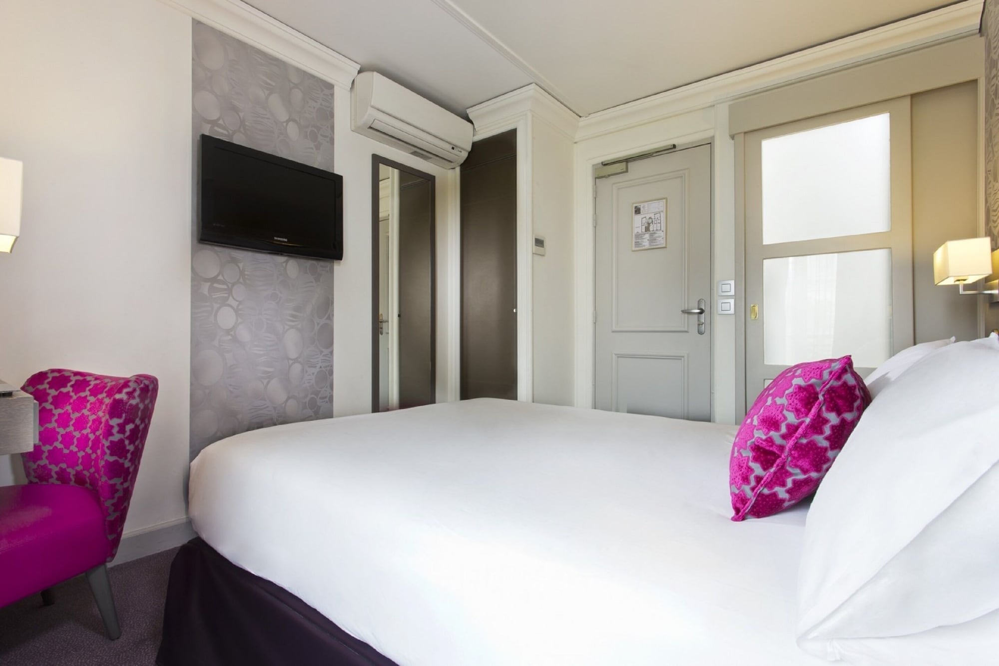 ROOM, SINGLE