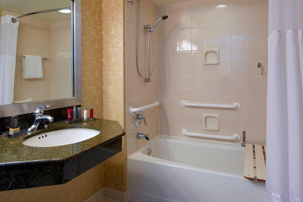 غرفة بسريرين مزدوجين، Marriott Milwaukee West 6/10