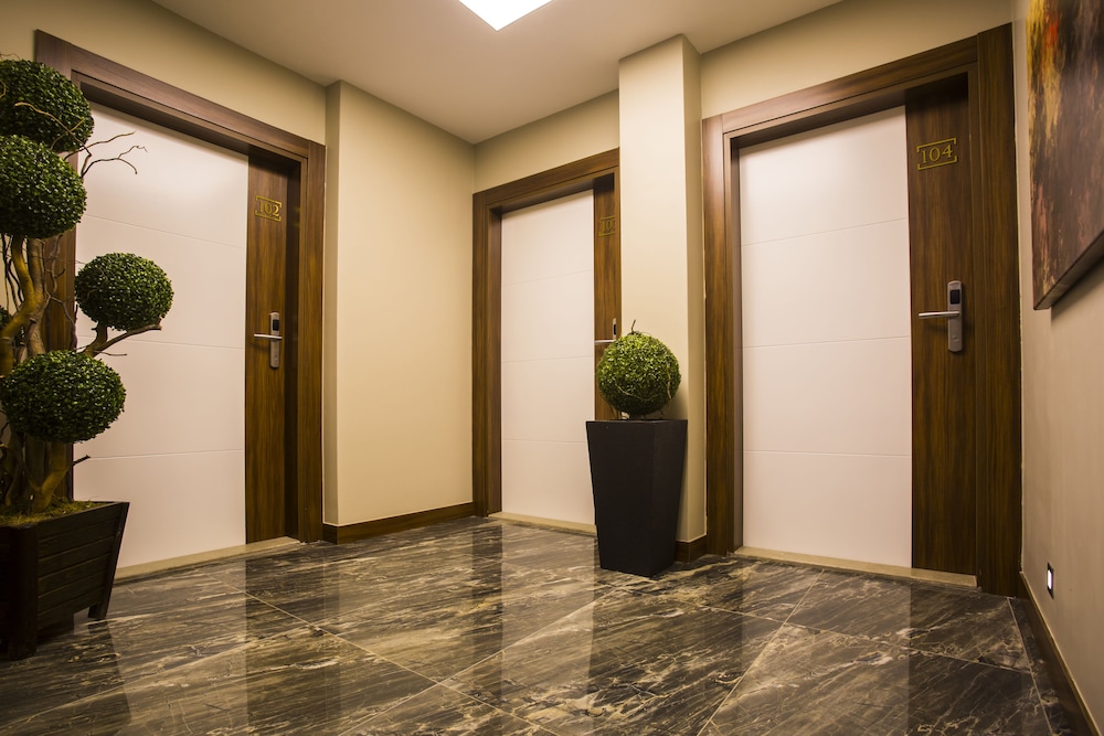 Maxuite Hotel In Home 18/37