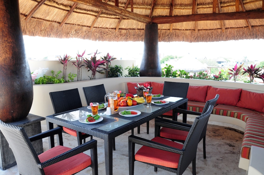 El Taj Oceanfront & Beachside Condo Hotel 63/74