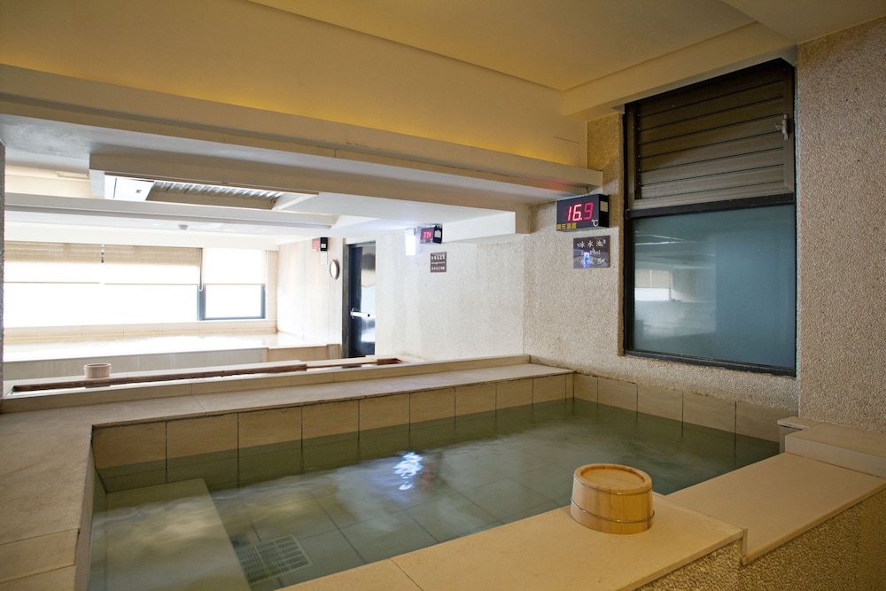 Sweetme Hotspring Resort 42/65