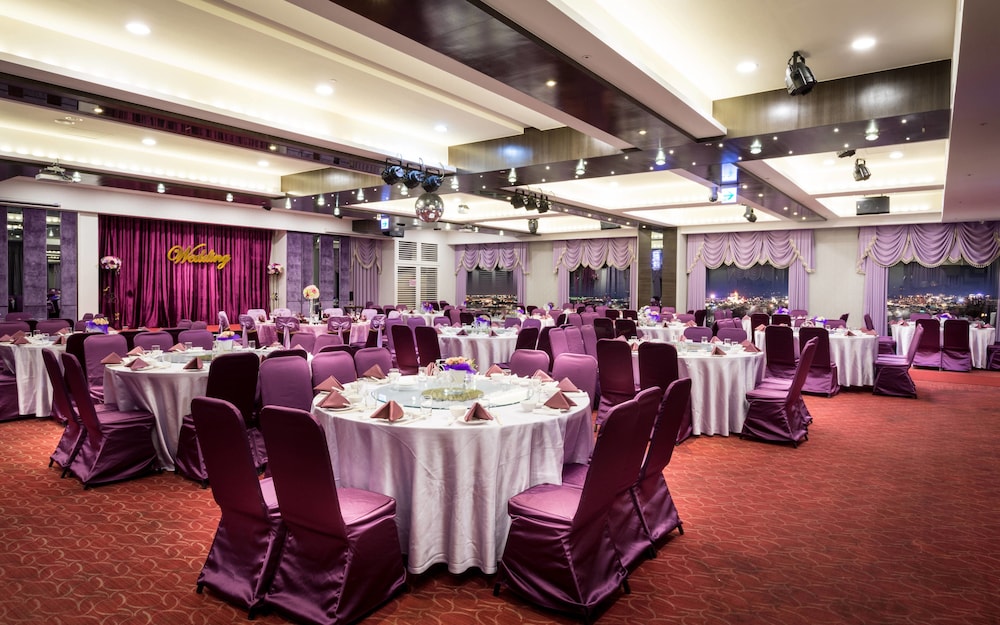 Royal Chiayi Hotel 58/66