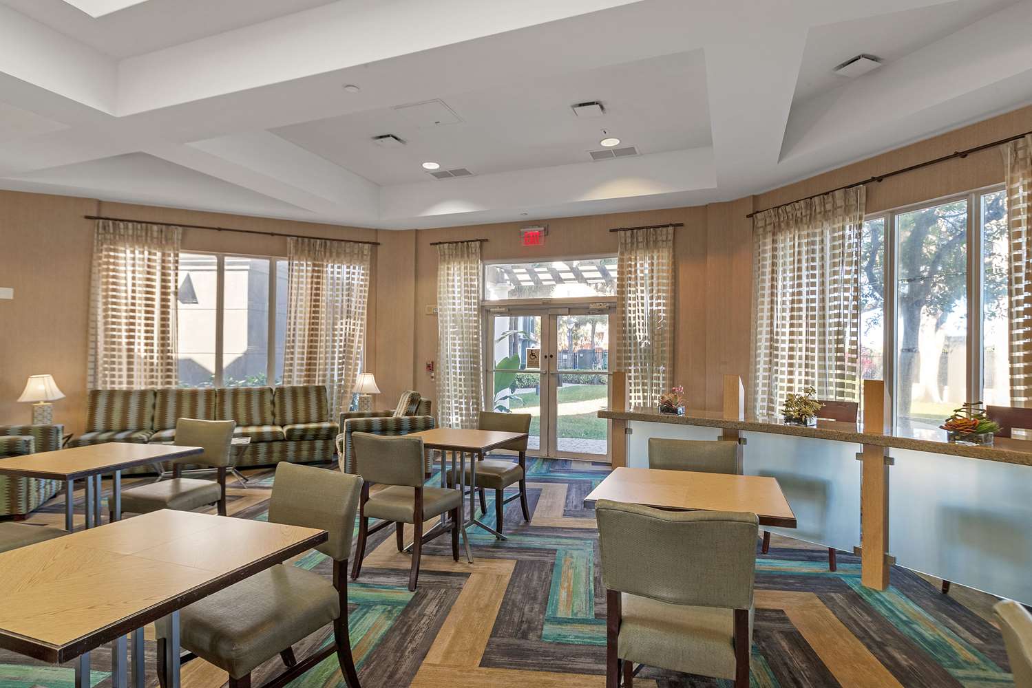 La Quinta Inn & Suites by Wyndham Ft. Lauderdale Airport 26/42