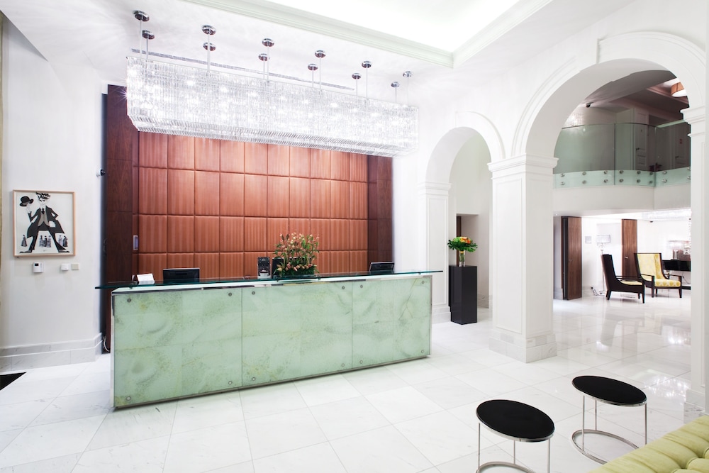 Kings Court Hotel 3/50