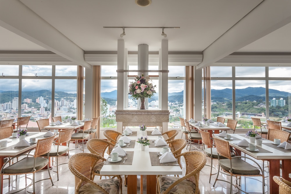 Monthez Hotel & Eventos 50/65