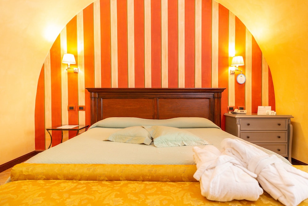 Executive, King Bed