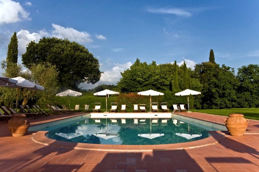 Monsignor Della Casa Country Resort 67/70