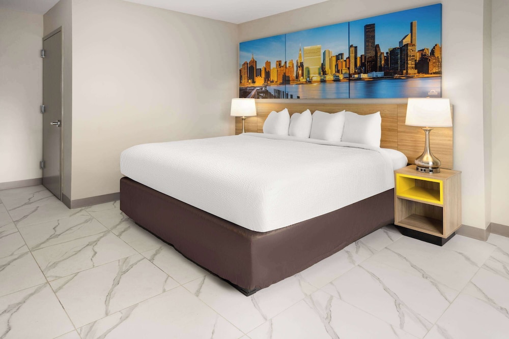 Days Inn by Wyndham Staten Island 20/36