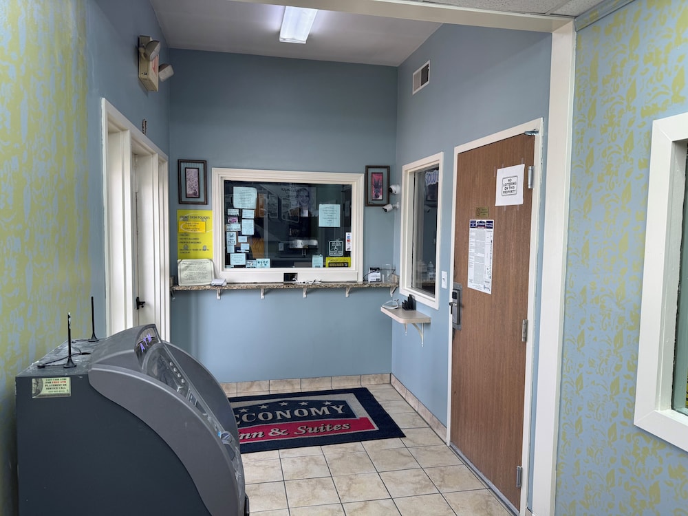 Economy Inn North Randall 3/49