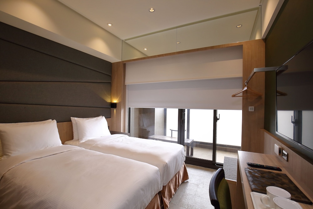 Green, Twin Beds