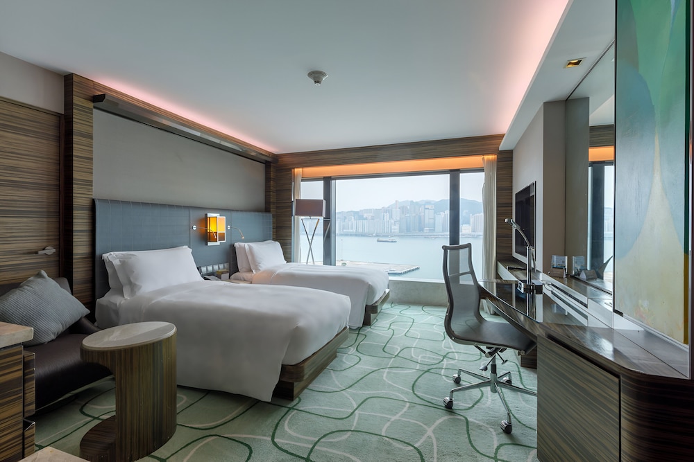 Residence Club Harbour View Room (with Club Lounge Access), New World Millennium Hong Kong 5/10