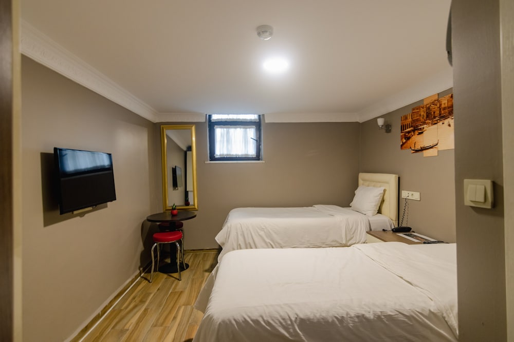 Zendy Suite Hotel 43/88