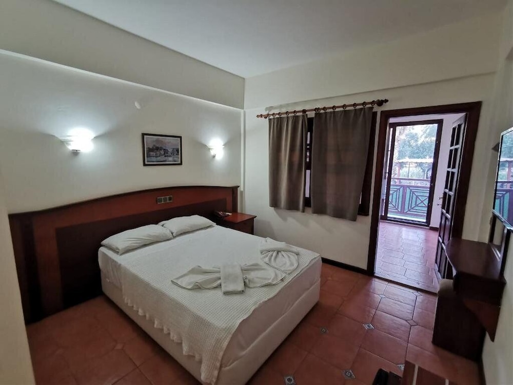 2 BEDROOMS, FAMILY, QUADRUPLE