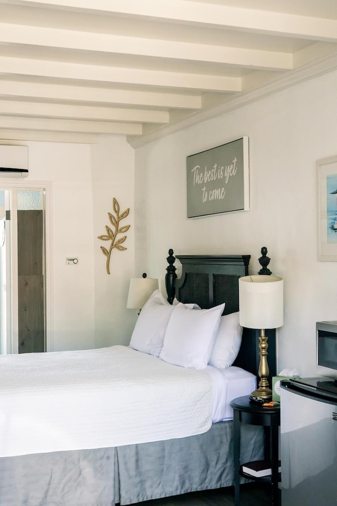 Seaside Laguna Inn & Suites 18/50