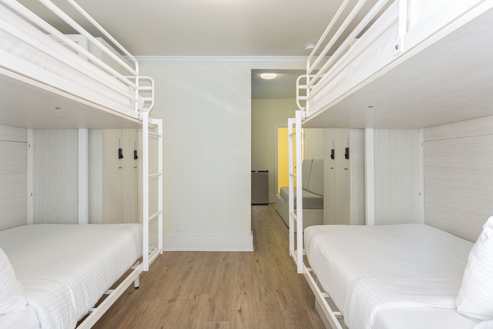 Nyah Key West Adult Only 13/65