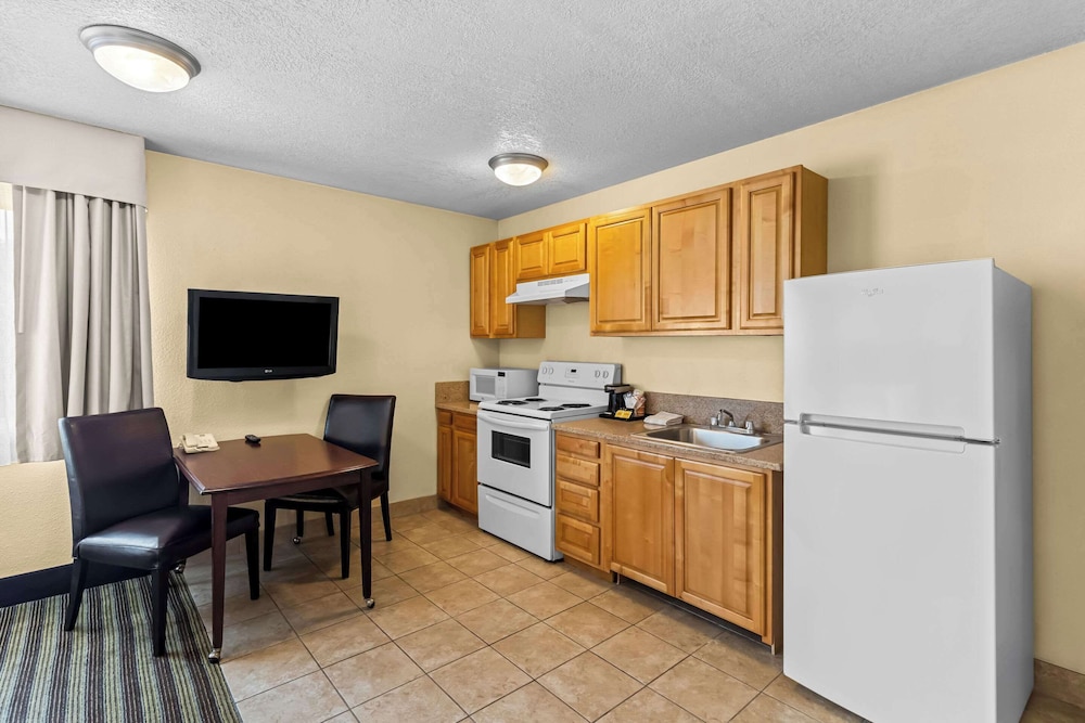 Quality Inn & Suites Vancouver - Hazel Dell 47/59