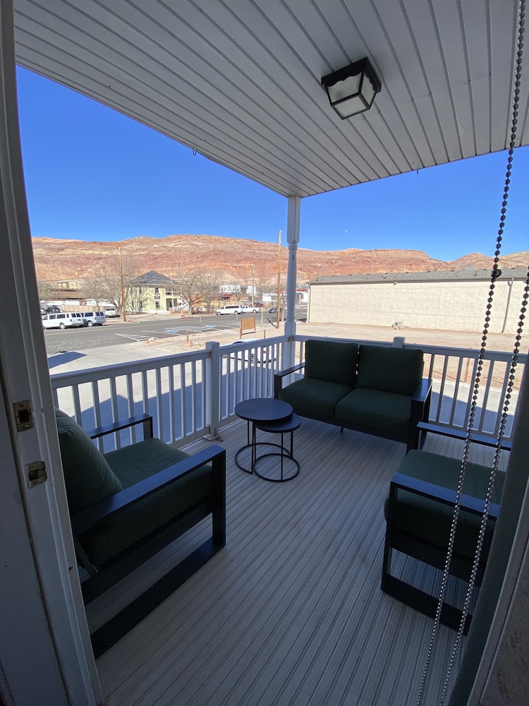 RIVER CANYON LODGE 32/57