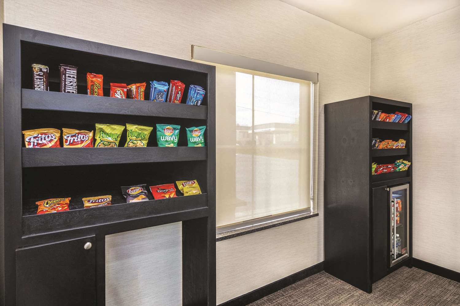 La Quinta Inn And Suites By Wyndham Rome 8/16