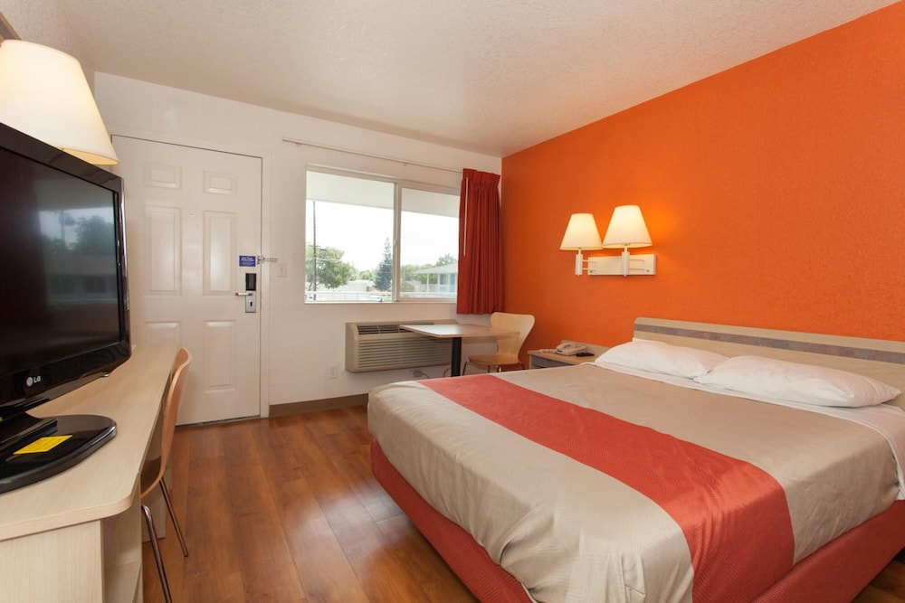 Motel6 Sacramento, CA - Downtown 15/60