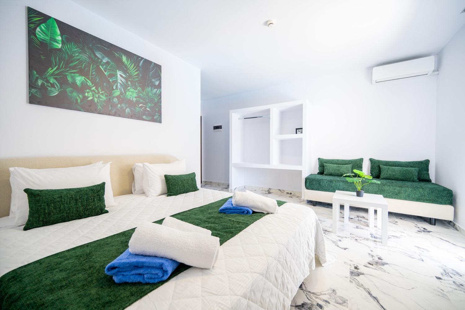 SUITE, BALCONY