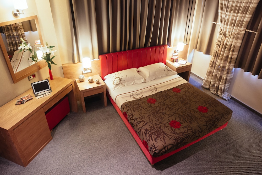 ALEXANDROS BOUTIQUE HOTEL 10/70