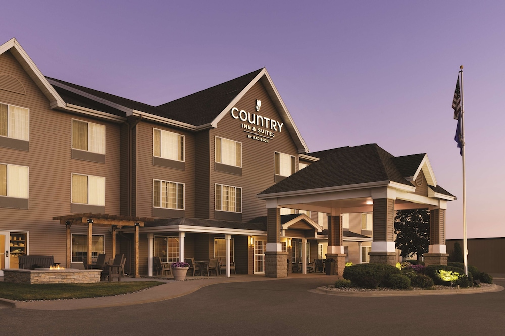 Country Inn & Suites by Radisson, Albert Lea - Austin 1/35