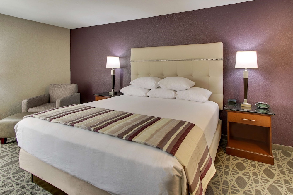 Drury Inn and Suites Poplar Bluff 12/48