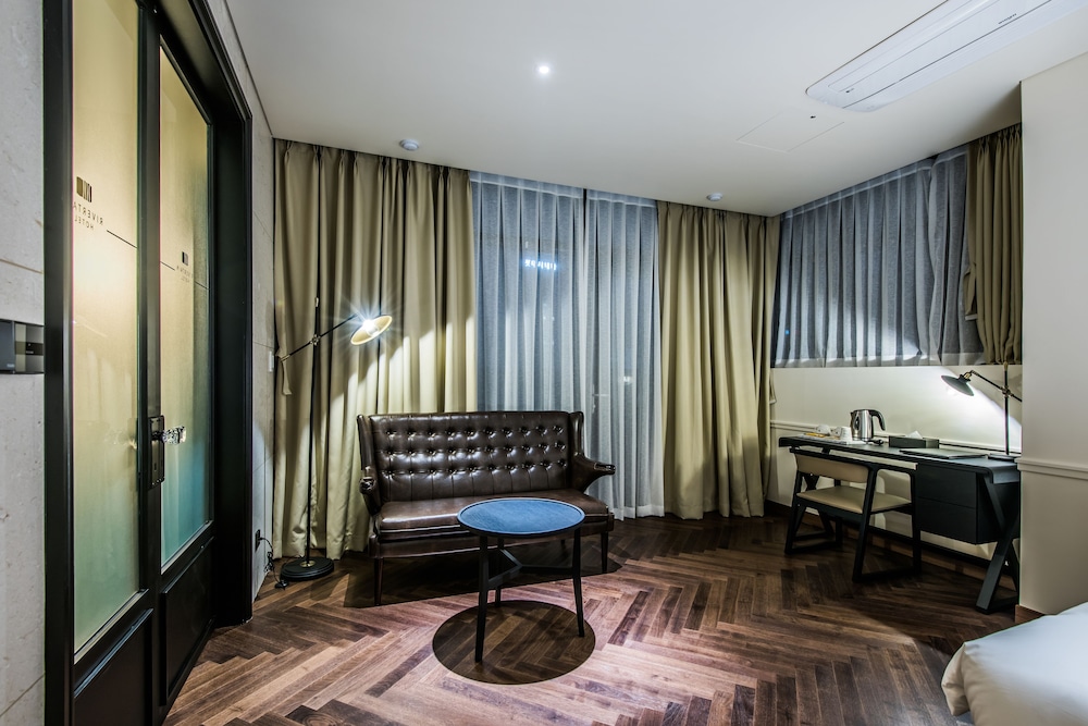 Rivertain Hotel 46/74