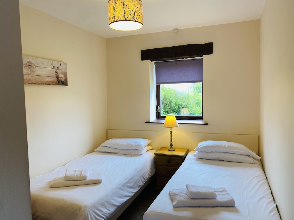 2 Bedrooms, Superior, Cottage, Double and Twin Beds