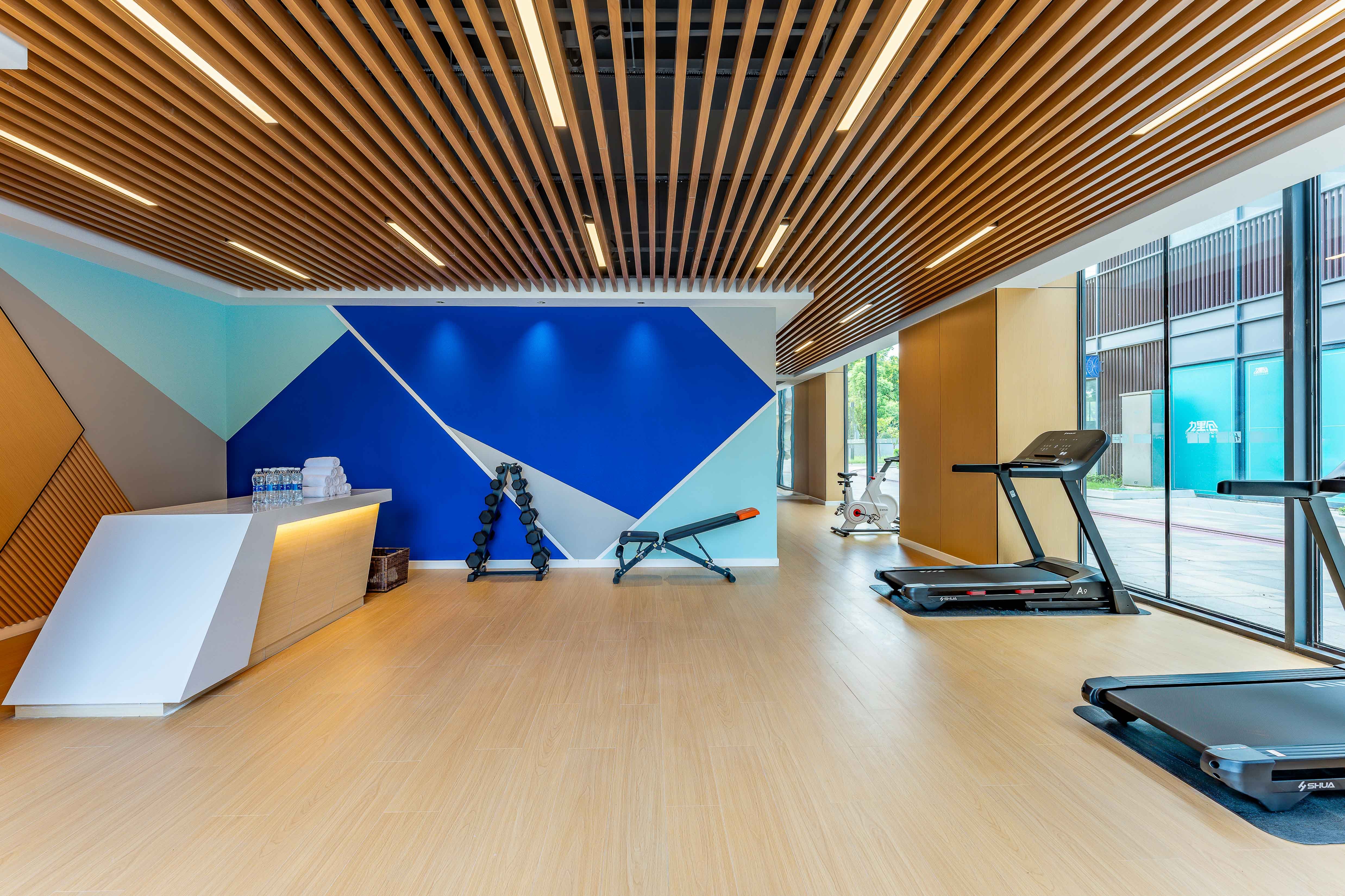 Holiday Inn Express Wuxi East Station 10/23
